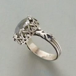 Gray Gardens Ring