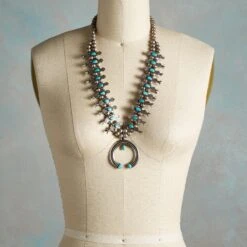 1950s Box Bow Necklace