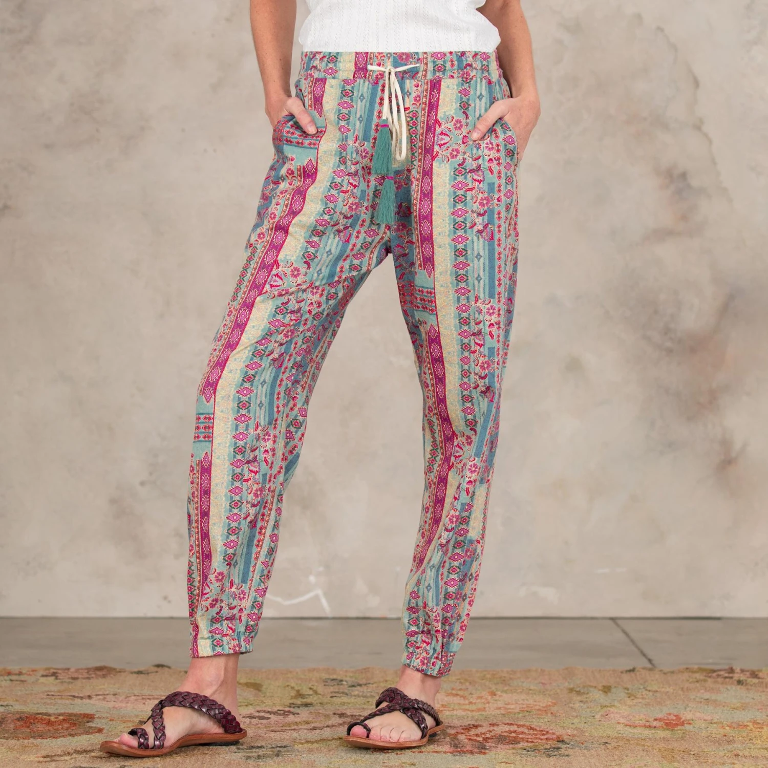Jessenia Joggers 1 Jessenia Joggers